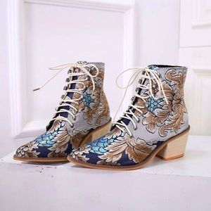 Women’s Embroidered Lace Up Ankle Boots - Retro Style Like New Sz 43